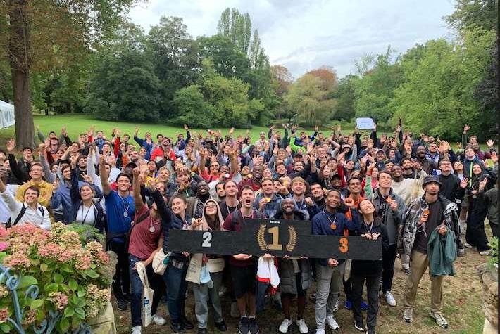 Les élèves de la promotion 2025 au Château de Vert-Mont